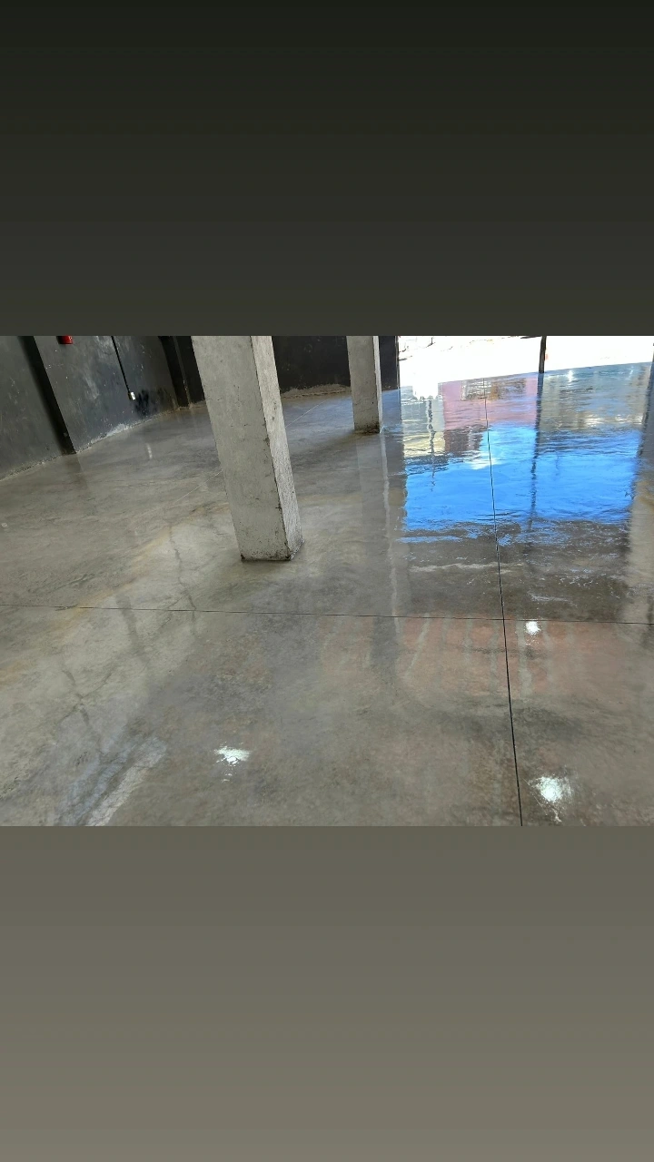 Foto de trabalho de RB pisos aplicação e polimentos de pisos de alta resistências no Indica Sergipe