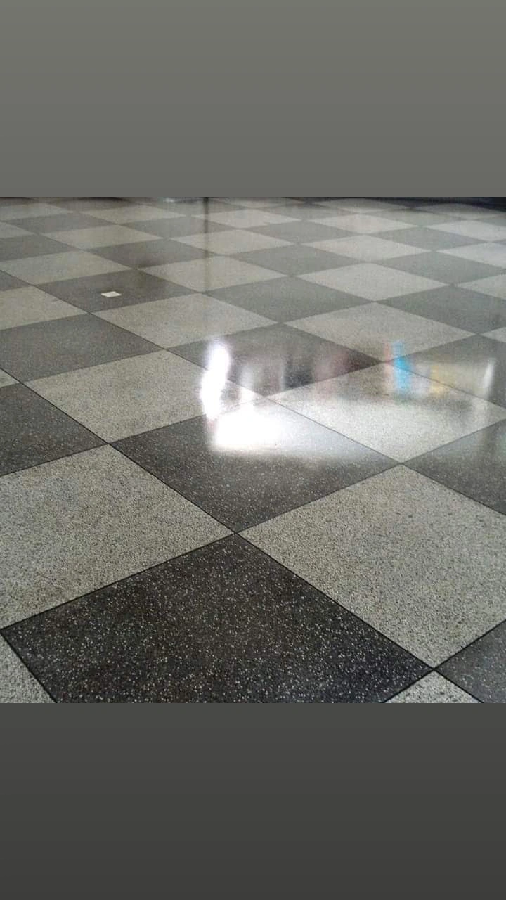 Foto de trabalho de RB pisos aplicação e polimentos de pisos de alta resistências no Indica Sergipe