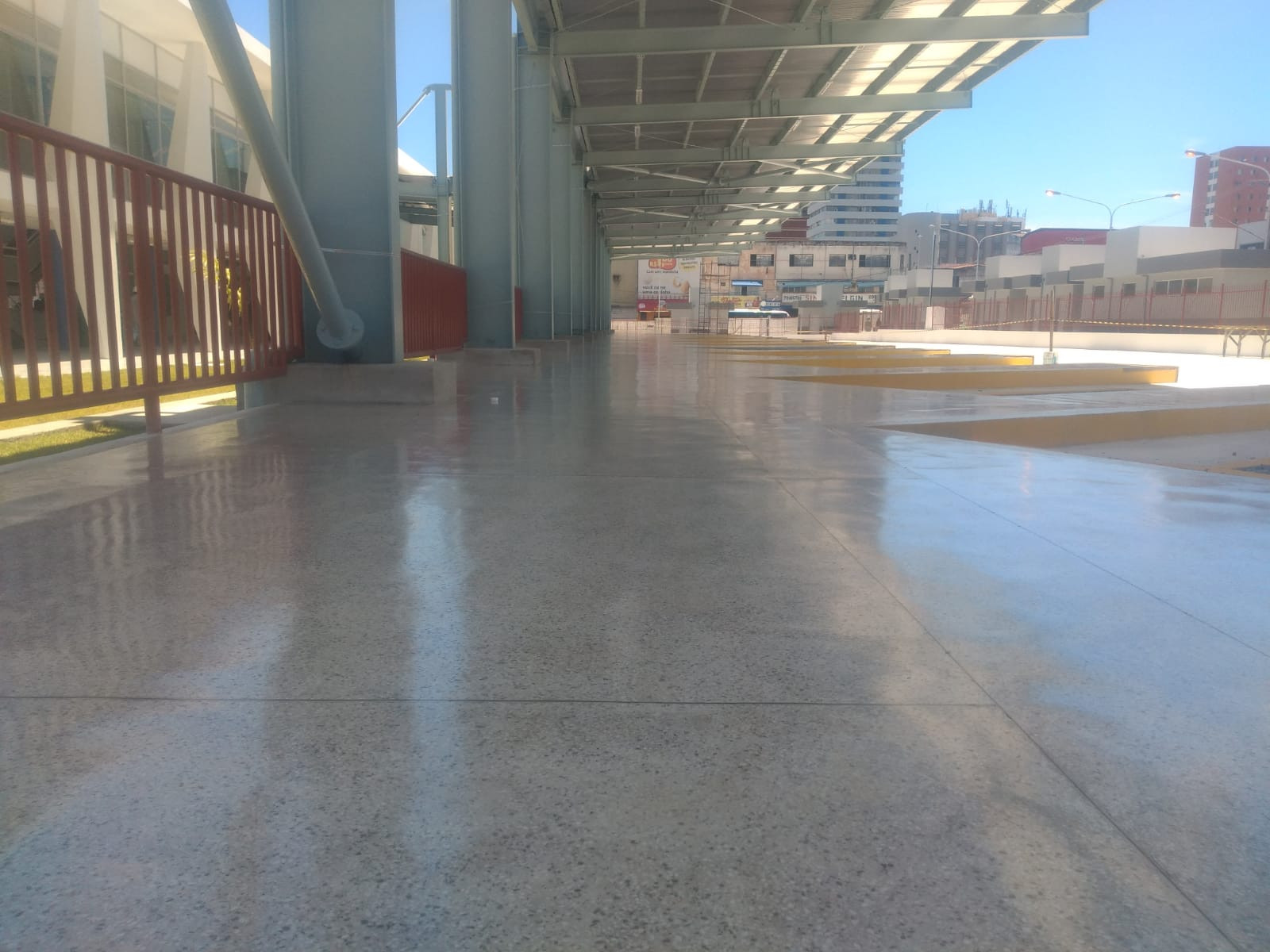 Foto de trabalho de RB pisos aplicação e polimentos de pisos de alta resistências no Indica Sergipe