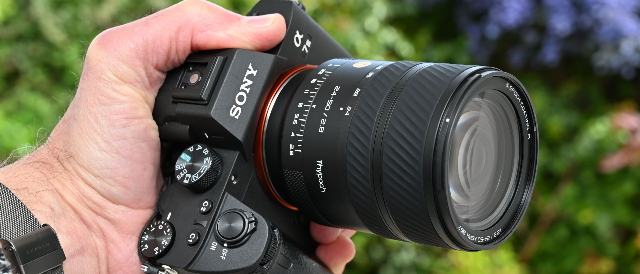 Đánh Giá Thypoch Voyager 24-50mm f/2.8: Ống Kính Zoom Nhỏ Gọn, Giá Tốt