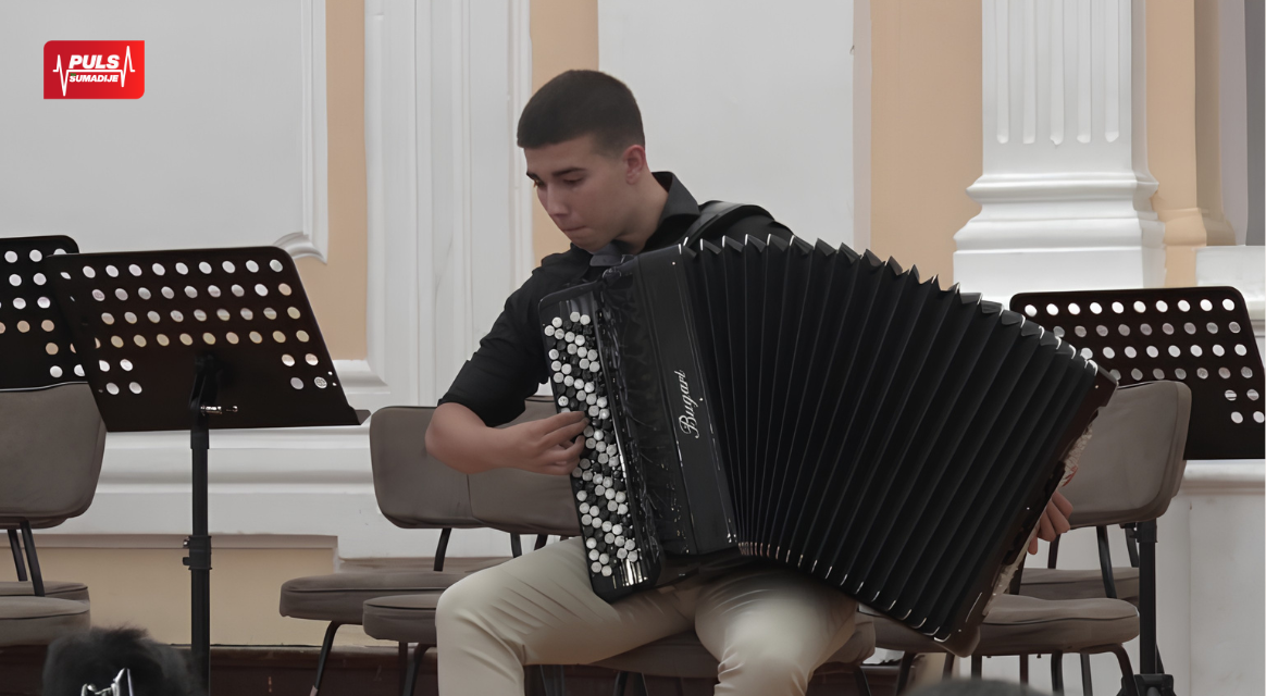 Veče harmonike u Kragujevcu – nastupila 22 nagrađivana mlada muzičara