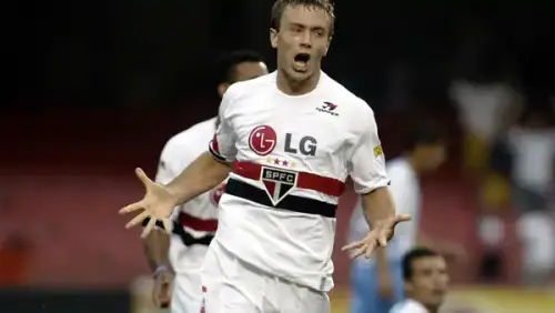 São Paulo presta homenagem ao ídolo Lugano e celebra legado da seleção uruguaia