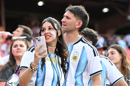 AFP 20260616 B7C84GB v1 MidRes FblWc2026Match19ArgAlgFans 024500.jpg
