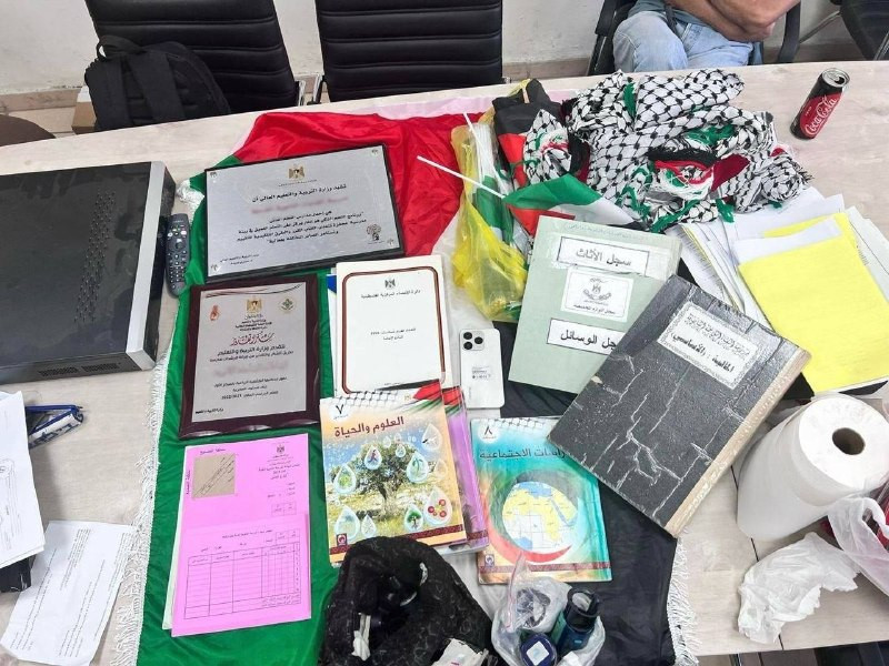 صورة | قوات الاحتلال تداهم مدرسة الشابات الثانوية في حي وادي الجوز شرقي القدس المحتلة، وتستدعي مديرة المدرسة للتحقيق...