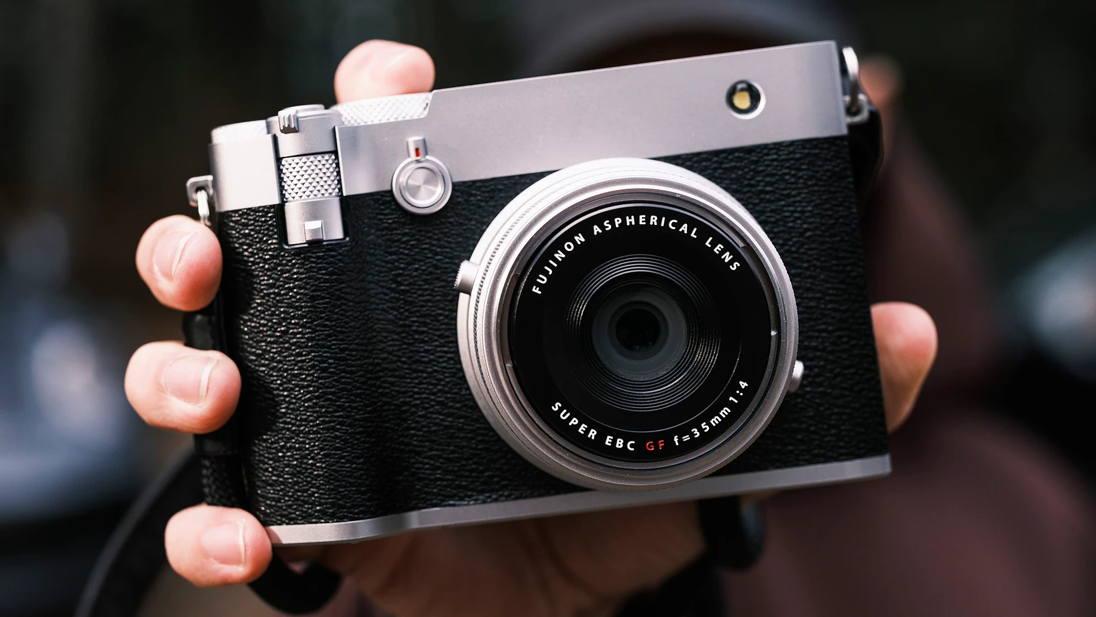 Fujifilm GFX100RF: Máy Ảnh Trung Cấp Gọn Nhẹ 102MP Đáng Mua Nhất 2026 - Hình 1