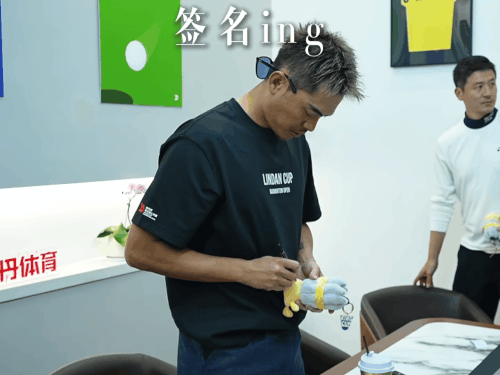 0062BoZOgy1icmsktpz7bg31400u0u14.gif