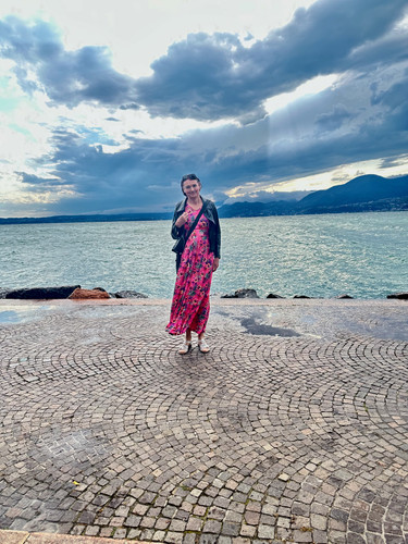Gabriele Kleid in Torri del Benaco.jpg
