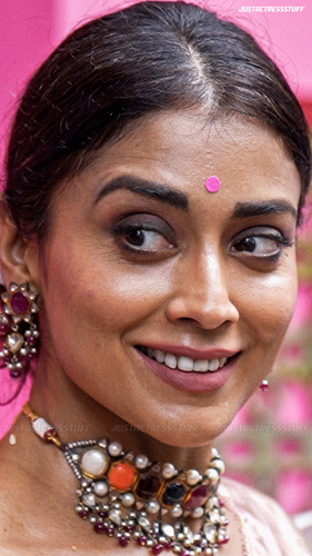 shriya 789653421701.jpg
