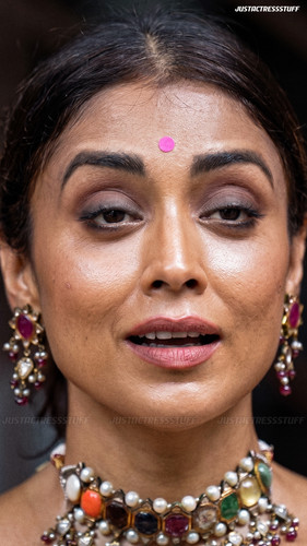 shriya 789653421703.jpg