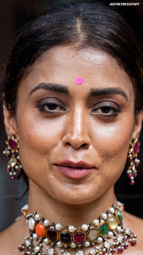shriya 789653421702.jpg