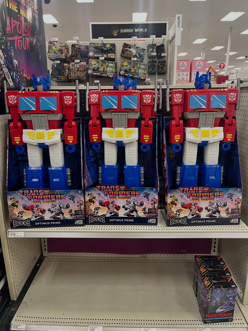 Big Figs 30 inch Transformers Optimus Prime Found At US Retail .jpg