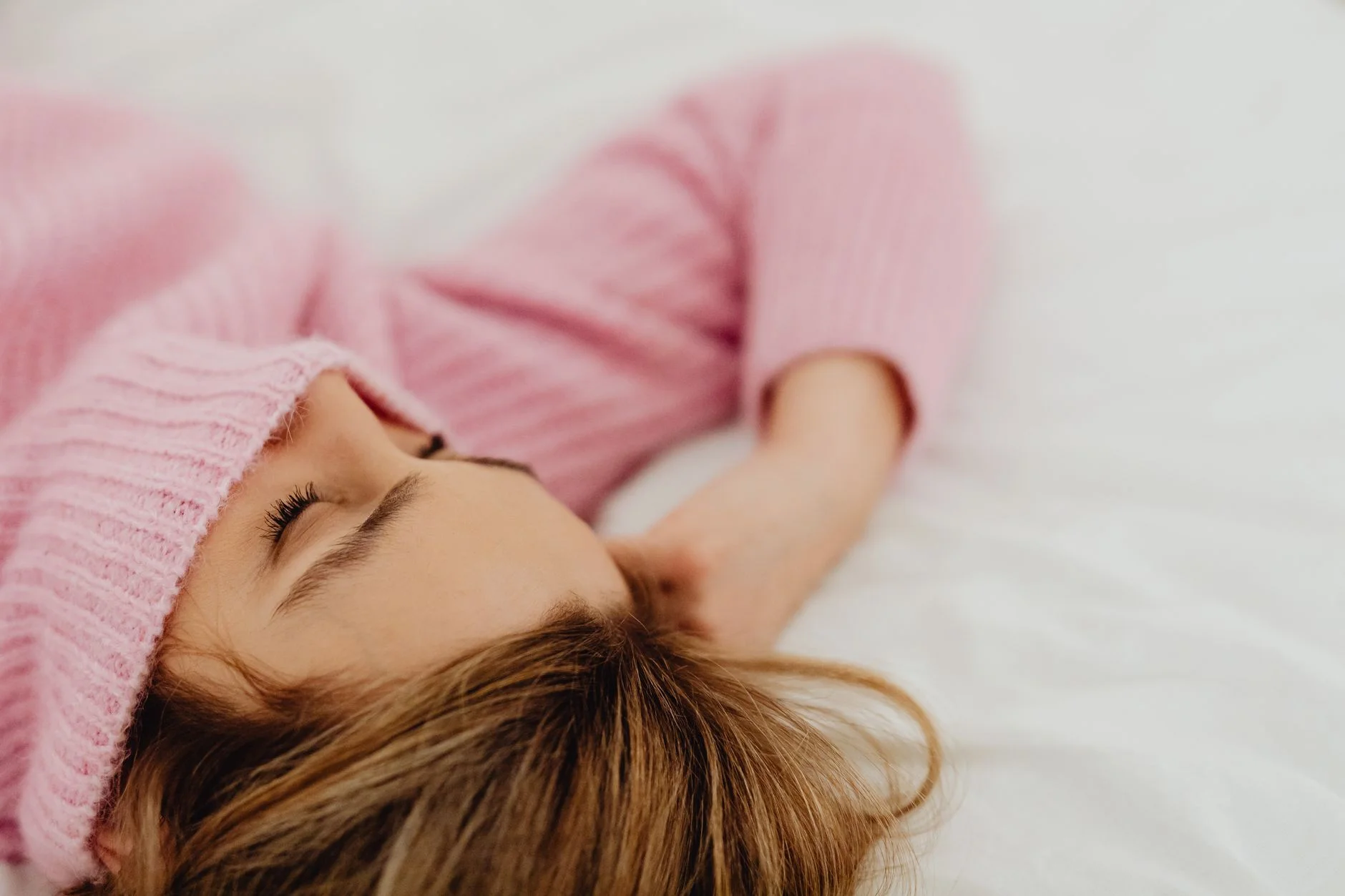 Late-Night Snacking vs. Healthy Sleep Habits Late-Night Snacking vs. Healthy Sleep Habits
