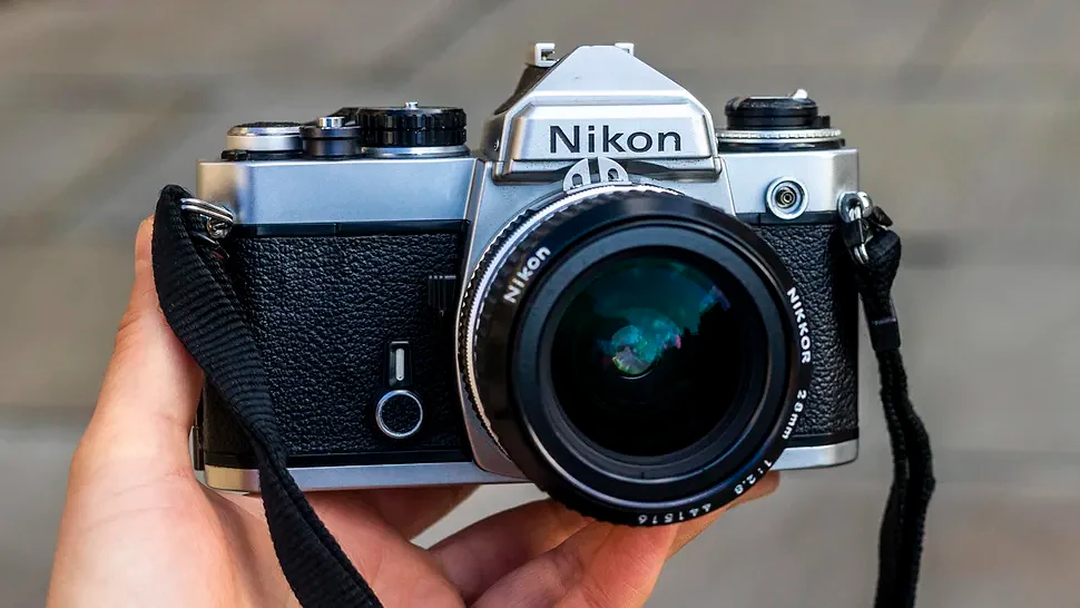 Nikon FE hands-on image