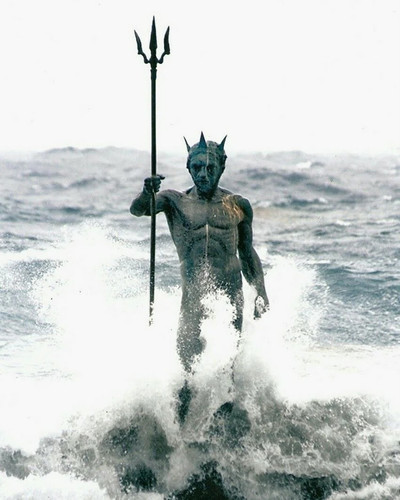 the incredible ocean statue of neptune poseidon in gran v0 i9327aua7dh81.jpg