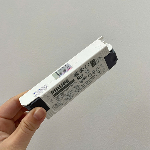 nguon ballast tang pho bien the philips driver dien tu den led day economic led transformer 30w 24vd.jpg
