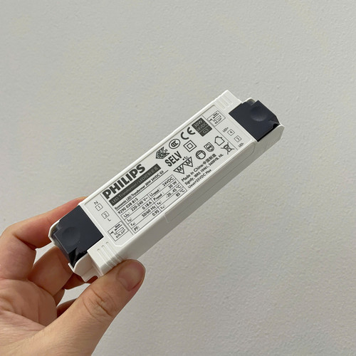 nguon ballast tang pho bien the philips driver dien tu den led day economic led transformer 30w 24vd.jpg