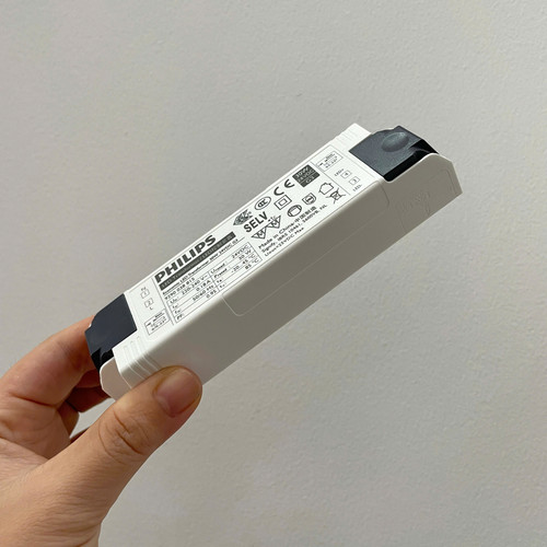 nguon ballast tang pho bien the philips driver dien tu den led day economic led transformer 30w 24vd.jpg