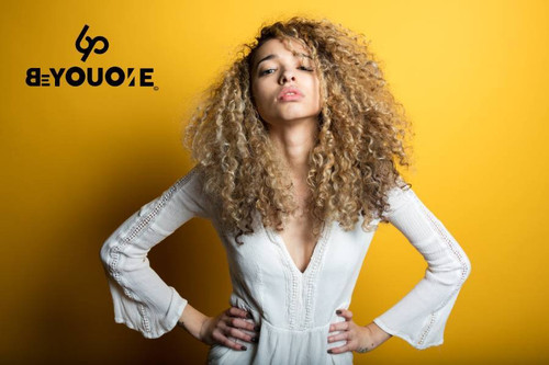 confident young woman 7d667ab7 9aa3 46dd b18b 6a54098a79d0.jpg