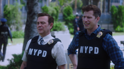 Brooklyn.Nine Nine.S07E01.Manhunter.1080p.DTS HD.MA.5.1.AVC.REMUX FraMeSToR.0:16:08.png