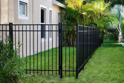 Vinyl Fence in Toronto.png