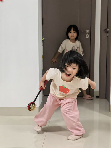 sister1.jpg