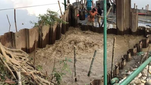 নদীর তলদেশে পাইপ ফুটো করে তিতাসের গ্যাস চুরি, এলাকাজুড়ে আতঙ্ক!.jpg