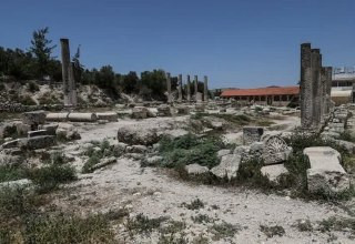 الاحتلال يخطر بهدم منشأة «محل القلعة» التجارية، في المنطقة الأثرية ببلدة سبسطية شماليّ نابلس....
