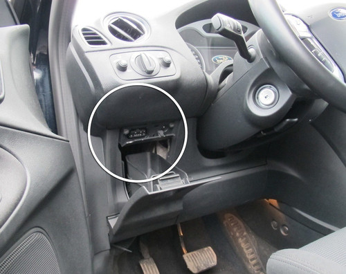 ford focus 2 razyem obd2.jpg