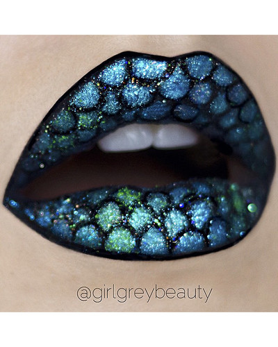 lip art make up andrea reed girl grey beauty 34 605 bordered.jpg