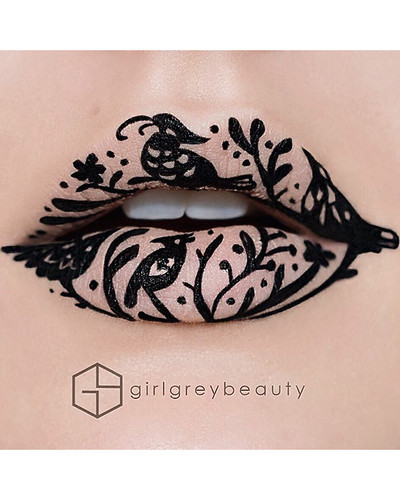 lip art make up andrea reed girl grey beauty 50 605 bordered.jpg