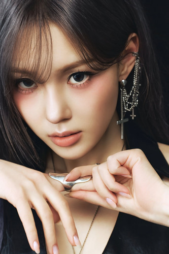 Kep1er Chaehyun Crack Code concept photo 4 topaz denoise face.jpg