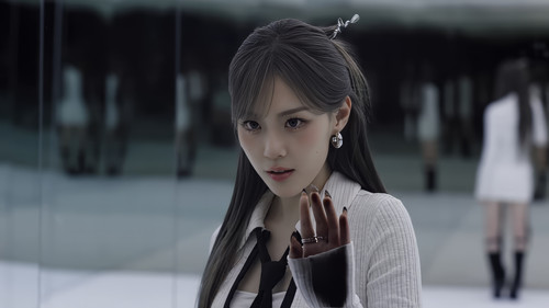 Kep1er Kep1er 케플러 l 'KILLA (Face the other me)' MV [AMwK8YGZGnU 1337x752 1m57s] topaz sharpen face u.jpg