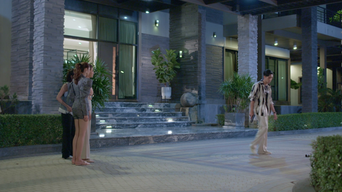 Stepmother.2025.S01.1080p.NF.WEB DL.AAC2.0.H.264 unco@AvistaZ 03.2
