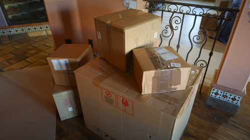 Bachelor.Mansion.Takeover.S01.1080p.AMZN.WEB DL.DDP2.0.H.264 RAWR 04.png