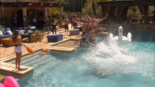 Bachelor.Mansion.Takeover.S01.720p.AMZN.WEB DL.DDP2.0.H.264 RAWR 03.2