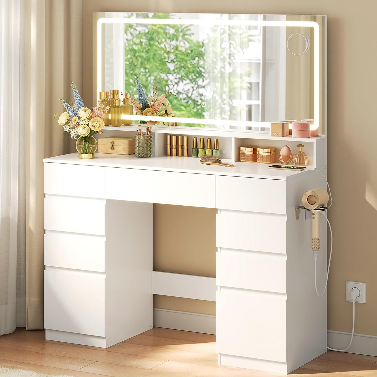 Coiffeuse blanche avec grand miroir LED et neuf tiroirs