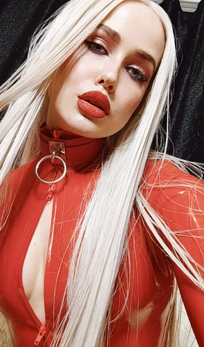 https://de.im9.eu/album/anna-rosenm-ller-latexfetisch/full-images.jpg