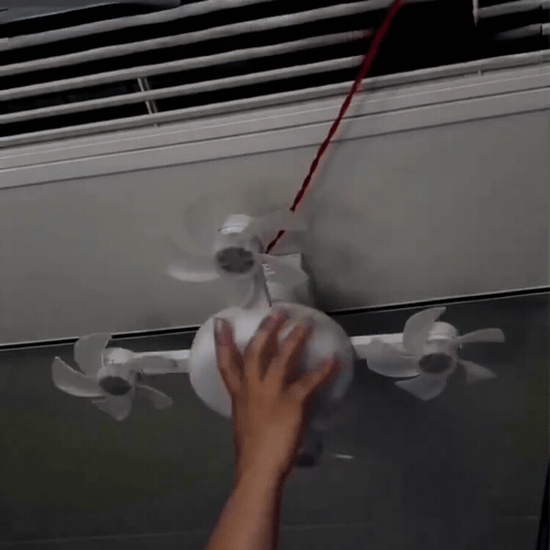 Aspas del ventilador desplegándose y plegándose