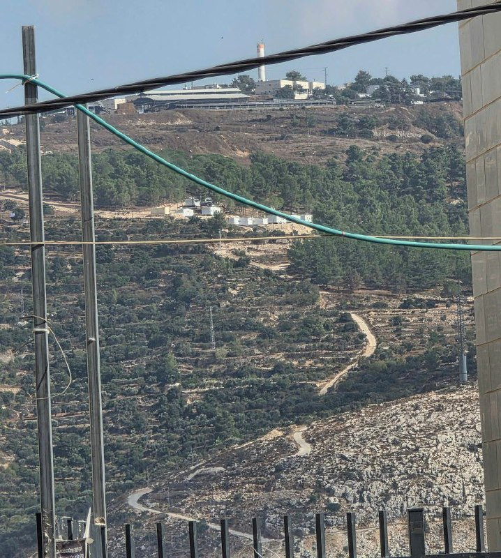 المستوطنون يقيمون بؤرة استيطانية جديدة في أراضي بلدة نحالين، غرب بيت لحم....