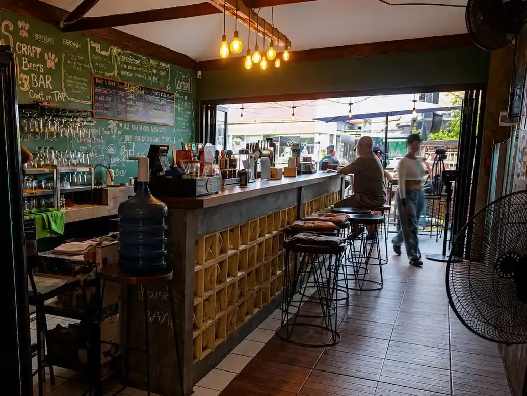 Lola's Taproom