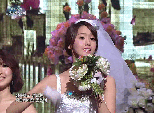 YoonaPerfectBrideFacePorn.gif