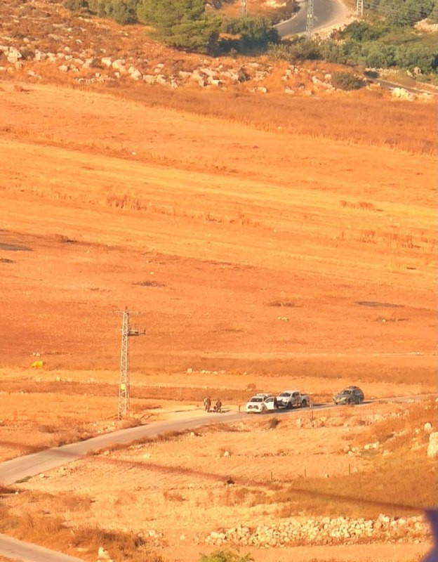 مستوطنون يحتجزون مواطناً شرق بلدة إذنا غرب الخليل ويعتدون عليه بالضرب....
