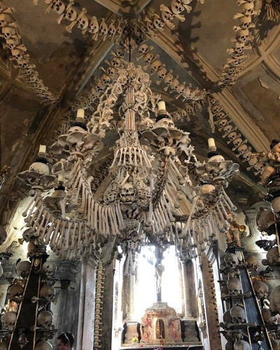 Sedlec Ossuary chandelier 1024x768.jpg