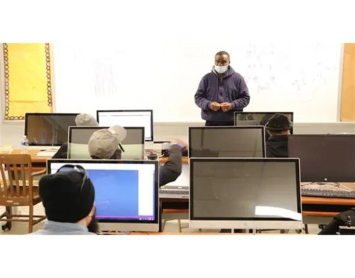 trades students computer lab.jpg