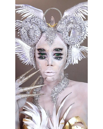 Makeup artist can transform into scary monsters 51 Pics 651e6de843e19 700 bordered.jpg