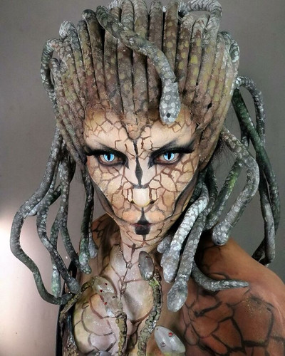 Makeup artist can transform into scary monsters 51 Pics 651e6dfd5e7f8 700 bordered.jpg