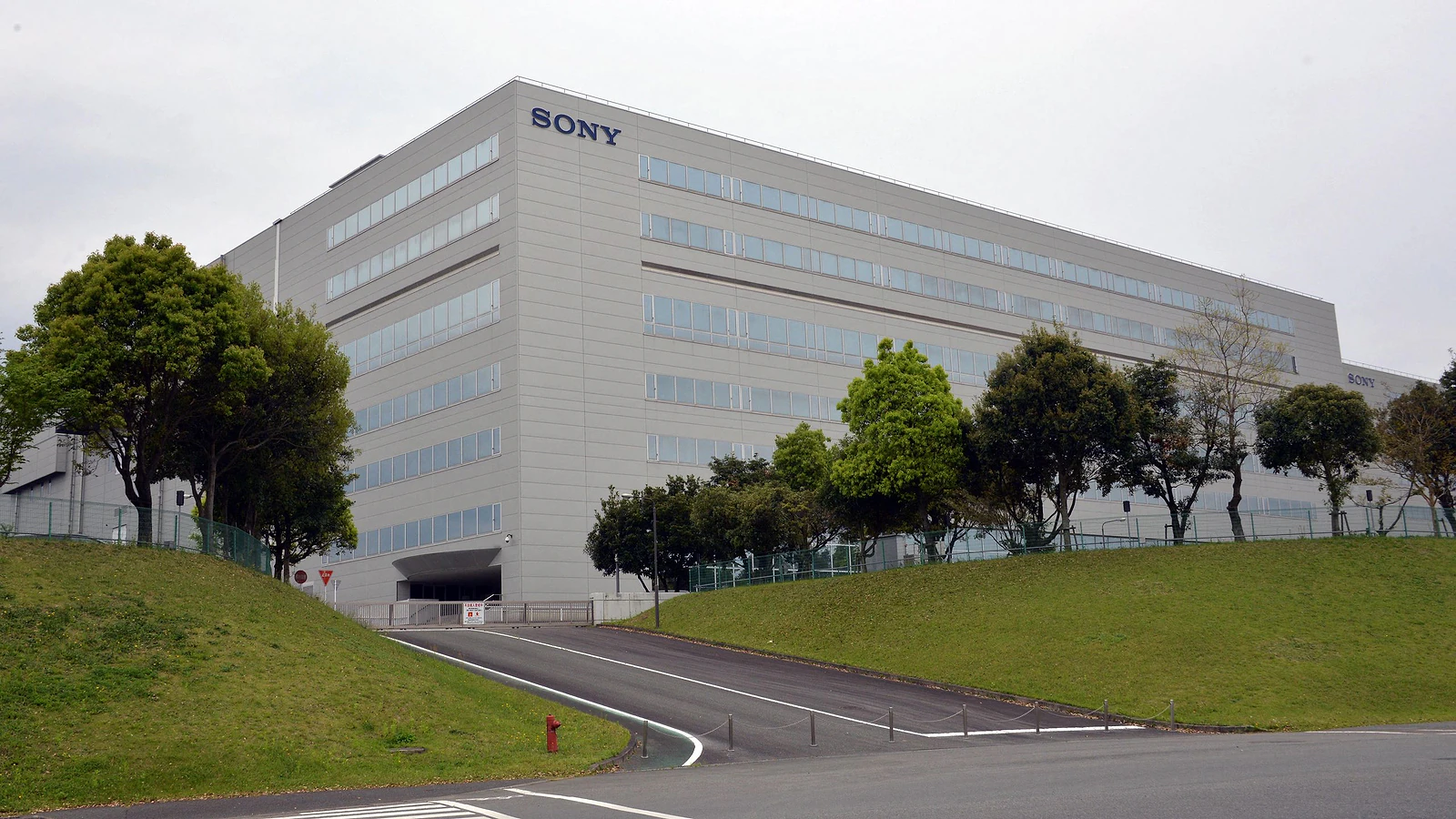 Hậu quả động đất 7.1 độ tại Kumamoto: Sony, Fujifilm sơ tán nhà máy cảm biến camera - Hình 1