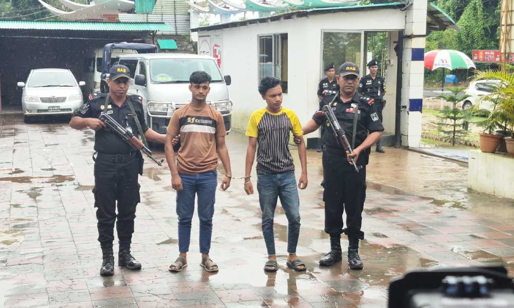 টেকনাফে চাকরির প্রলোভনে চারজনকে অপহরণ ও মুক্তিপণ দাবি: র্যাবের অভিযানে মূলহোতাসহ গ্রেপ্তার ২