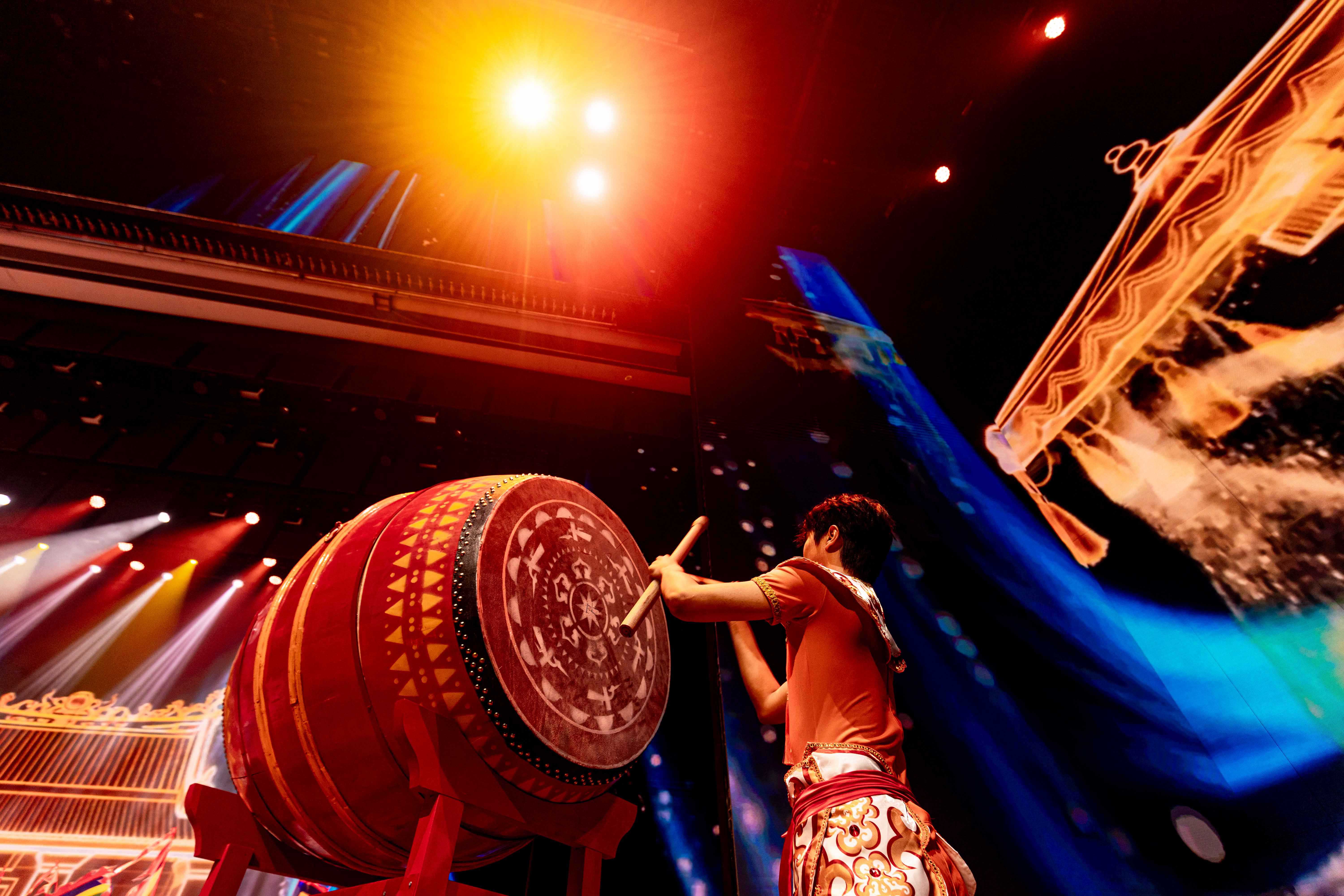 Đất nước Thiên hùng ca