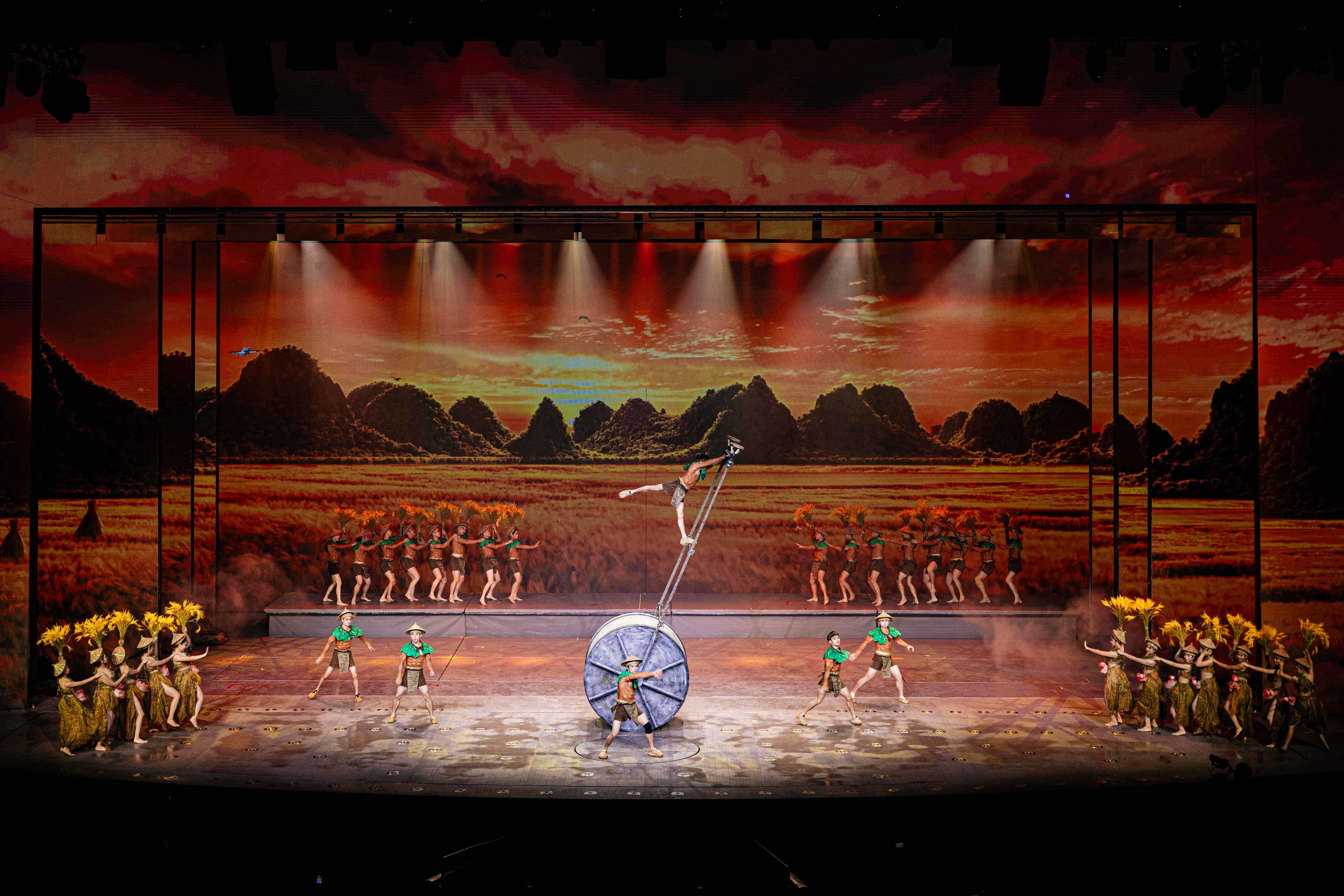 Đất nước Thiên hùng ca